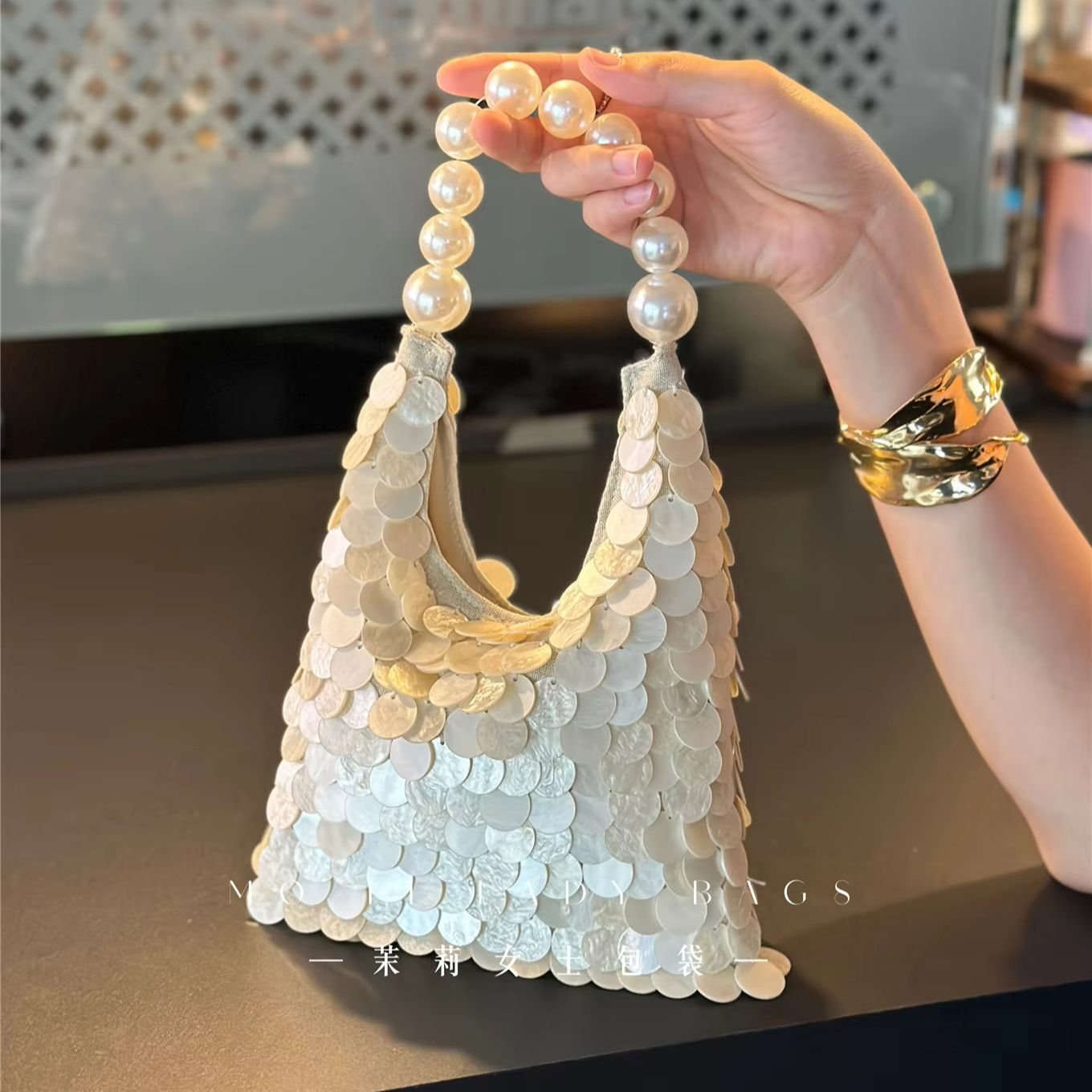 Handgefertigte Muschel-Paillet – Luxury Bags For Summer Bewertung und Preis