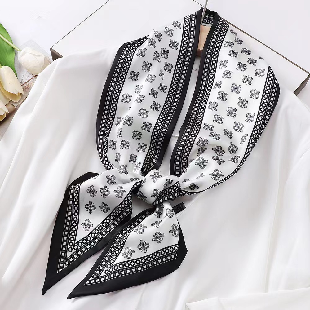 Luxuriöses Seidentuch mit Zebr – Luxury Bags For Summer Bewertung und Preis
